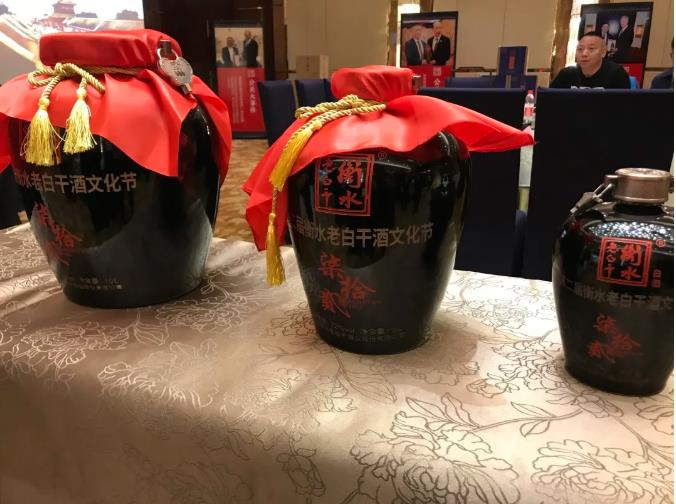 ����к�ˮ�̻�Ӧ���μӵڶ����ˮ�ϰ׸ɾ��Ļ���