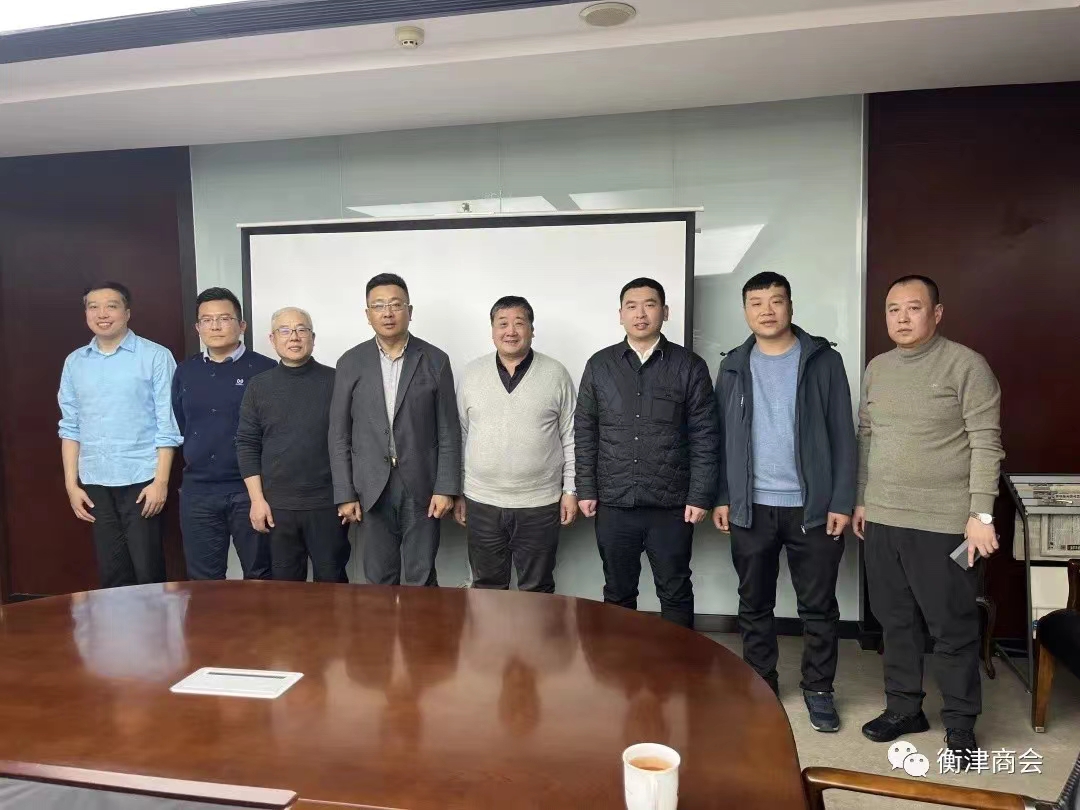 �ɶ��к�ˮ�̻����鳤������һ������ˮ�̻�Խӽ���